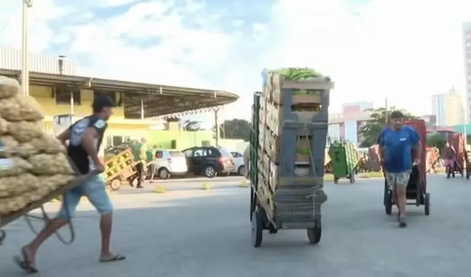 Alagamentos no RS: gaúchos vão até Santa Catarina para comprar comida