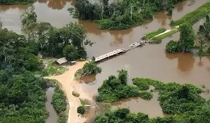 PF destrói ponte clandestina usada por invasores de terra indígena